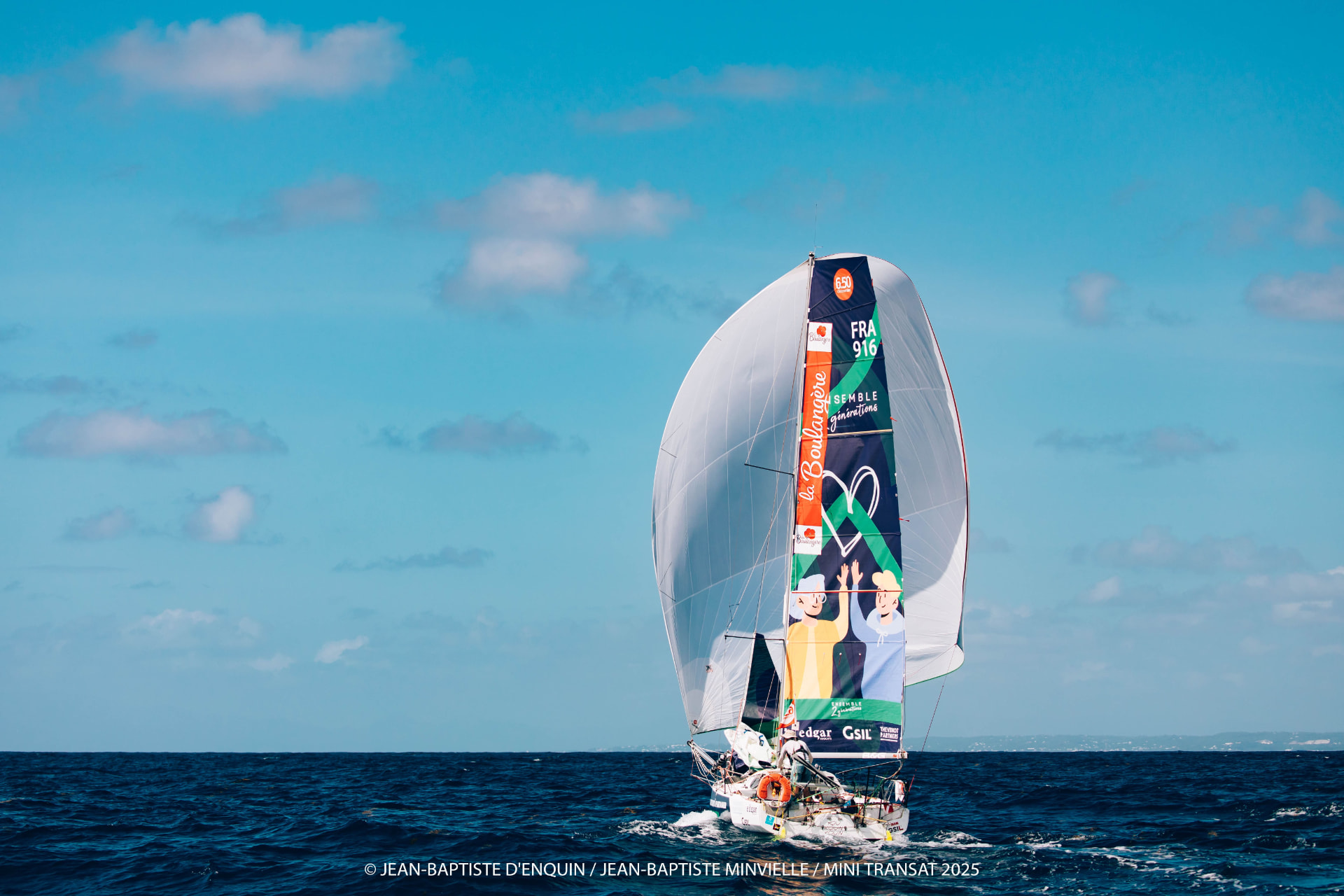 Mini 6.50 Pogo 3 à vendre naviguant sous spinnaker
