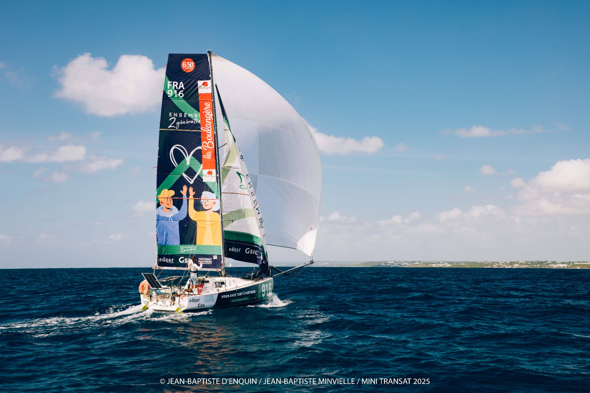 Mini 6.50 Pogo 3 à vendre naviguant sous spinnaker – 5
